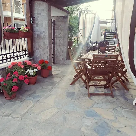 Daire Petros House