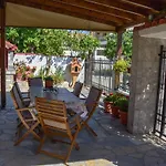 Petros House Lejlighed